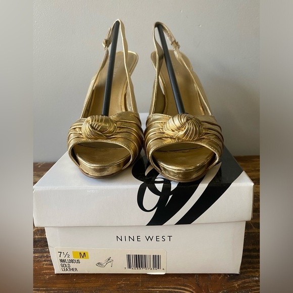 Nine West Gold platform sling back sandals, size 7.5. - Picture 3 of 7